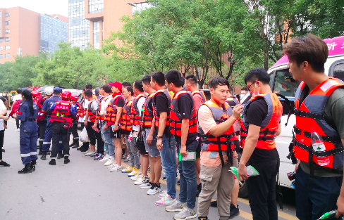 抗洪救災，義賣三天，所得全部捐獻受災區域